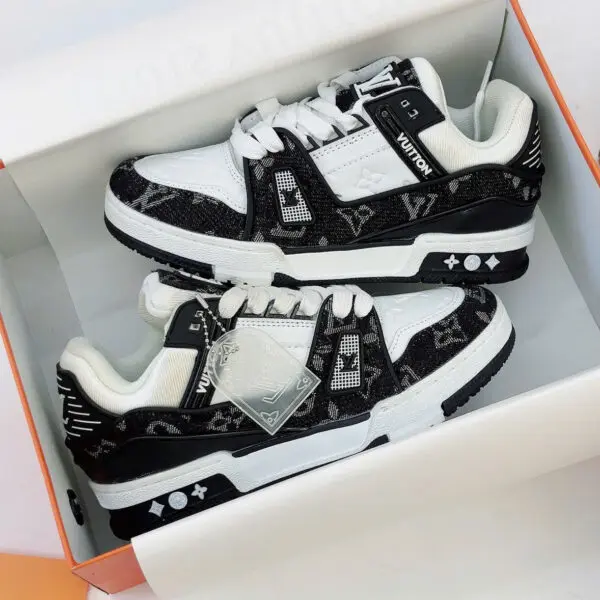 Giày Louis Vuitton Trainer White Black Like Auth